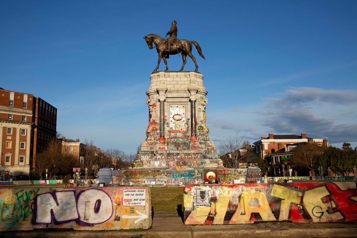 Virginia is removing a statue of American traitor Robert E. Lee - Bent Corner